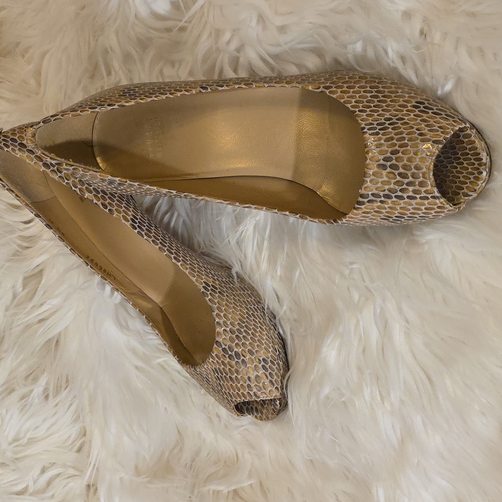 Stuart Weitzman Snakeskin Peep-Toe Heels - Picture 8 of 9